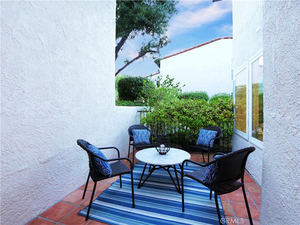 41 Oaktree Lane Rolling Hills Estates, CA 90274 - Photo 17 of 35 a view of a outdoor seating area with furniture