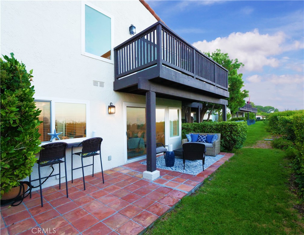 41 Oaktree Lane Rolling Hills Estates, CA 90274 - Photo 2 of 35 a view of a table and chairs in patio of the house