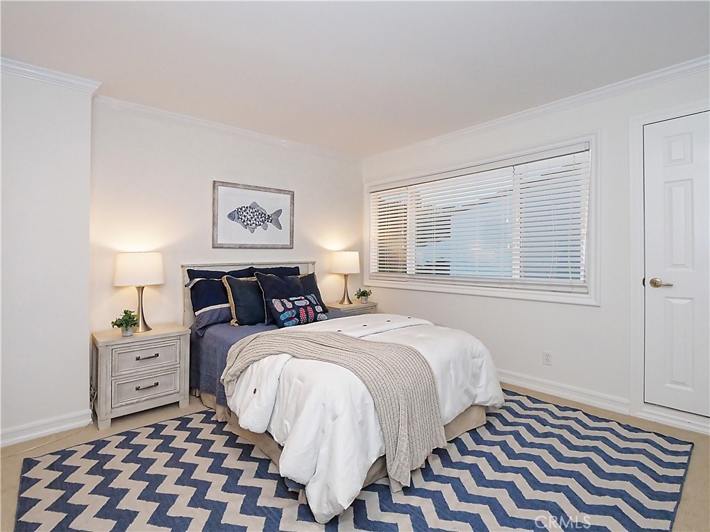 41 Oaktree Lane Rolling Hills Estates, CA 90274 - Photo 25 of 35 a bedroom with a bed and a lamp on dresser