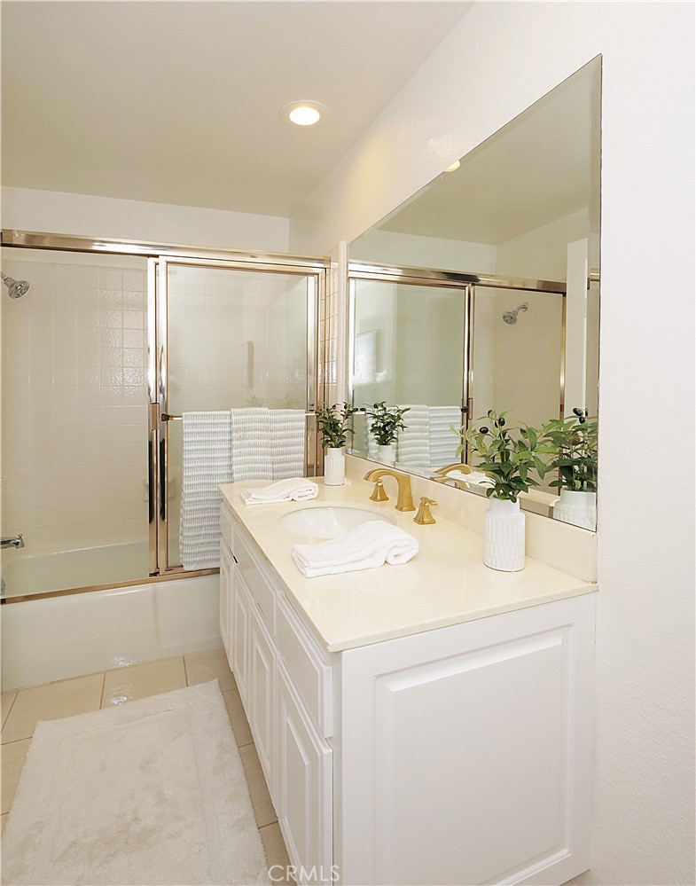 41 Oaktree Lane Rolling Hills Estates, CA 90274 - Photo 28 of 35 a bathroom with a sink and a mirror