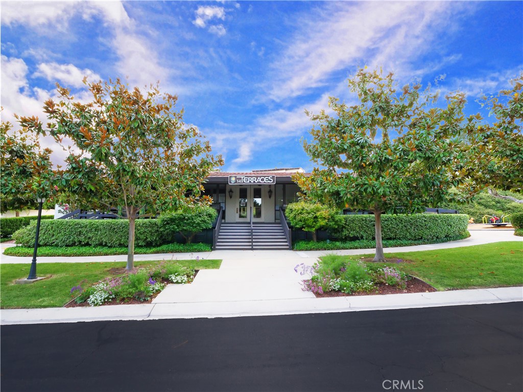 41 Oaktree Lane Rolling Hills Estates, CA 90274 - Photo 33 of 35 a house with yard in front of it