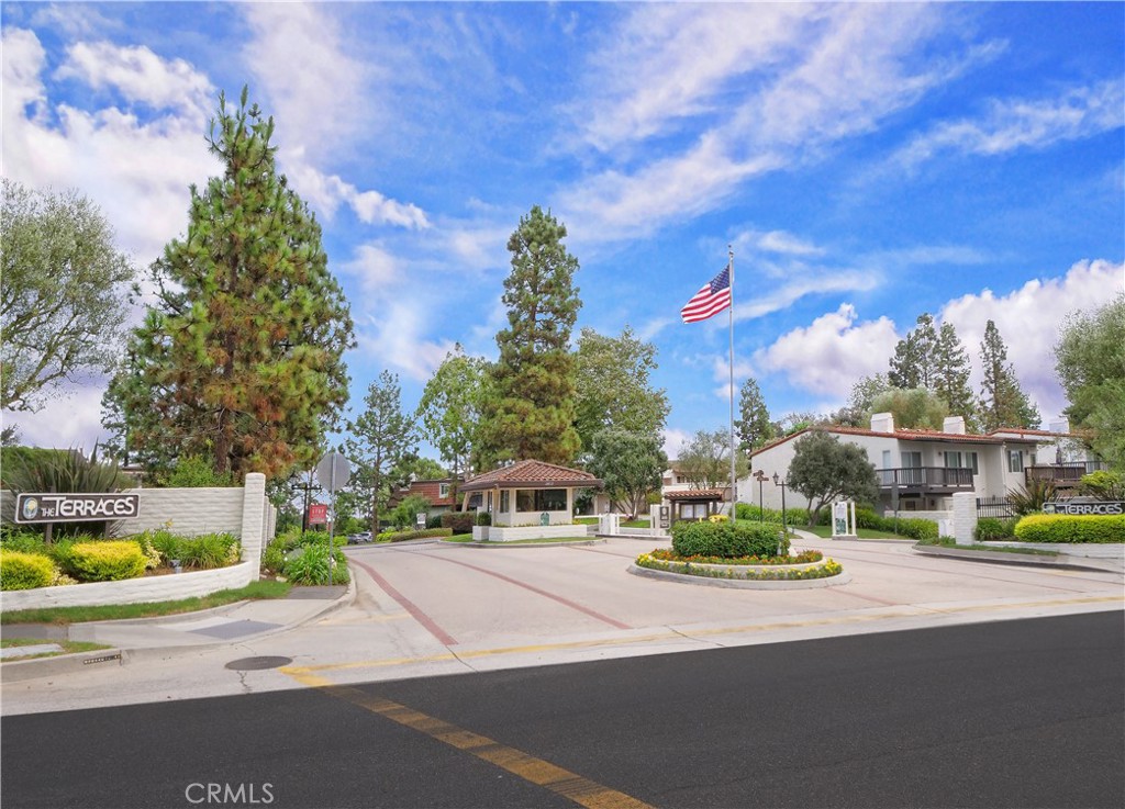 41 Oaktree Lane Rolling Hills Estates, CA 90274 - Photo 4 of 35 a view of a street with houses
