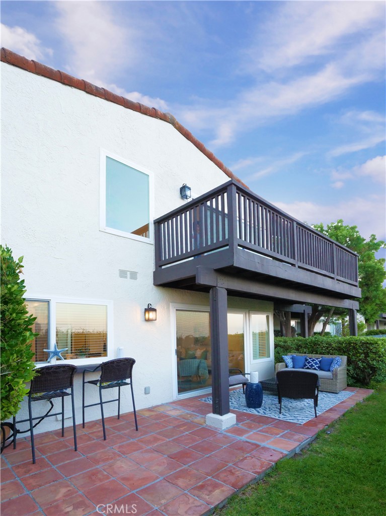 41 Oaktree Lane Rolling Hills Estates, CA 90274 - Photo 9 of 35 a view of a house with a table and chairs