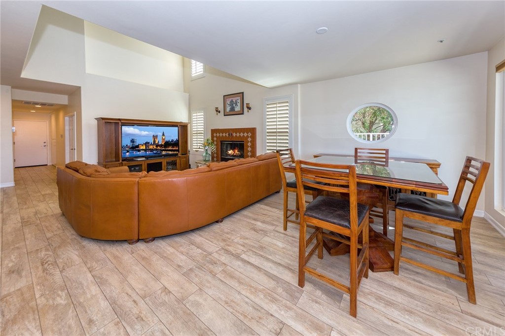 3834 Sky View Lane La Crescenta, CA 91214 - Photo 14 of 38 a living room with furniture and a flat screen tv