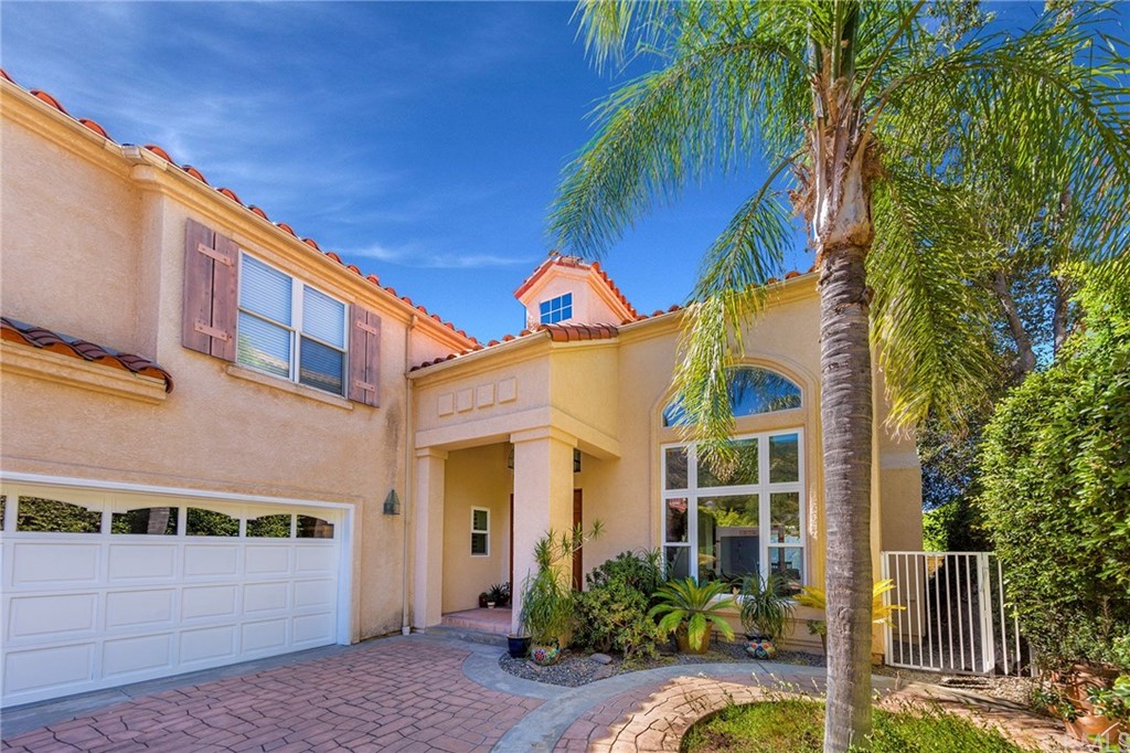 3834 Sky View Lane La Crescenta, CA 91214 - Photo 3 of 38 a front view of a house with a yard