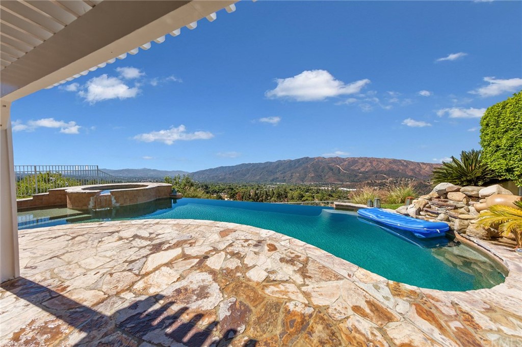 3834 Sky View Lane La Crescenta, CA 91214 - Photo 31 of 38 a view of a lake with a ocean view