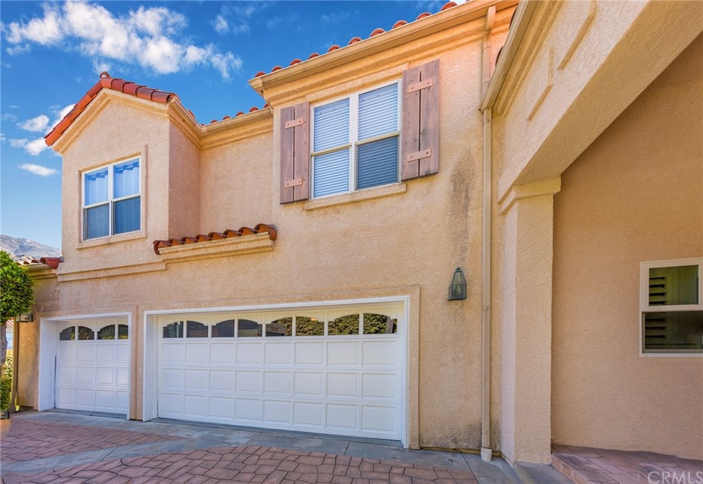 3834 Sky View Lane La Crescenta, CA 91214 - Photo 4 of 38 a front view of a building