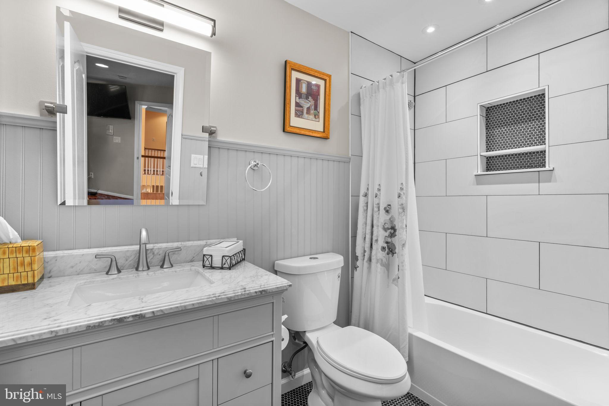 8061 Hunterbrooke Lane Fulton, MD 20759 - Photo 37 of 77 Ensuite Bath for Bedroom 2