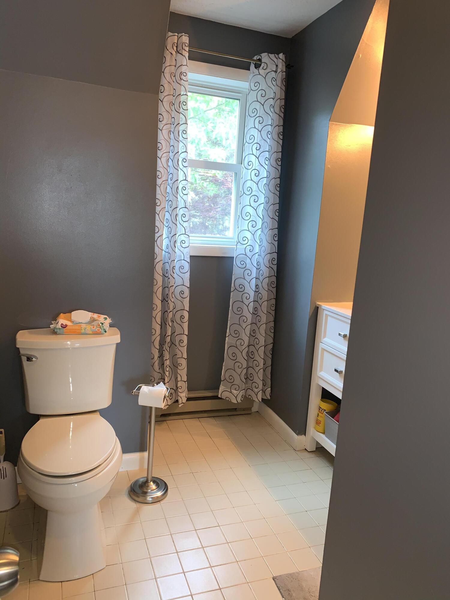 3205 Ely Court Bushkill, PA 18324 - Photo 50 of 80 a bathroom with a toilet and a tub