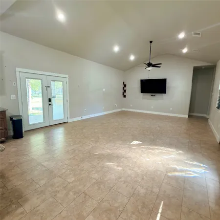 $3,800 | 127 Comanche Trail, Unit A, Elgin, TX 78621
