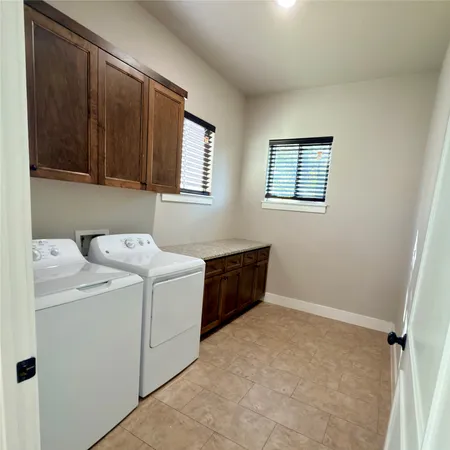 $3,800 | 127 Comanche Trail, Unit A, Elgin, TX 78621
