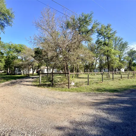 $3,800 | 127 Comanche Trail, Unit A, Elgin, TX 78621