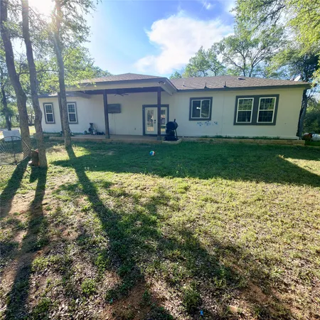 $3,800 | 127 Comanche Trail, Unit A, Elgin, TX 78621