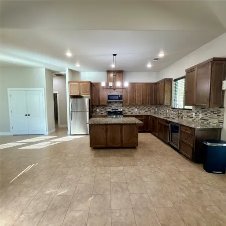 $3,800 | 127 Comanche Trail, Unit A, Elgin, TX 78621