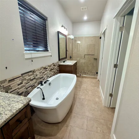 $3,800 | 127 Comanche Trail, Unit A, Elgin, TX 78621