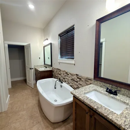 $3,800 | 127 Comanche Trail, Unit A, Elgin, TX 78621