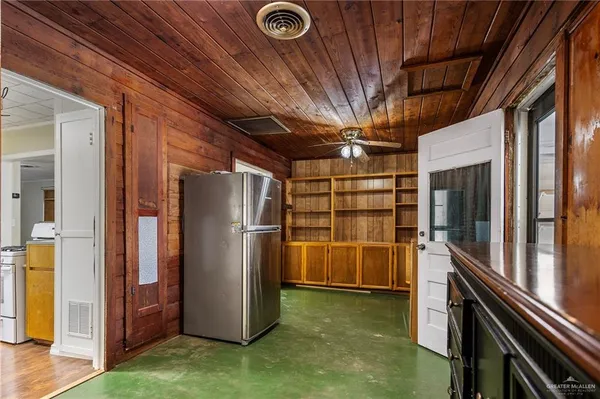 $1,300 | 518 East Kelly Avenue, Pharr, TX 78577