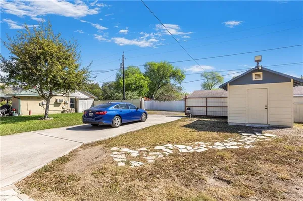 $1,300 | 518 East Kelly Avenue, Pharr, TX 78577