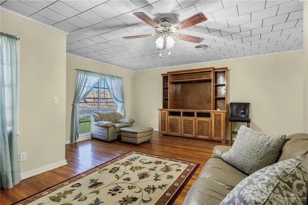 $1,300 | 518 East Kelly Avenue, Pharr, TX 78577