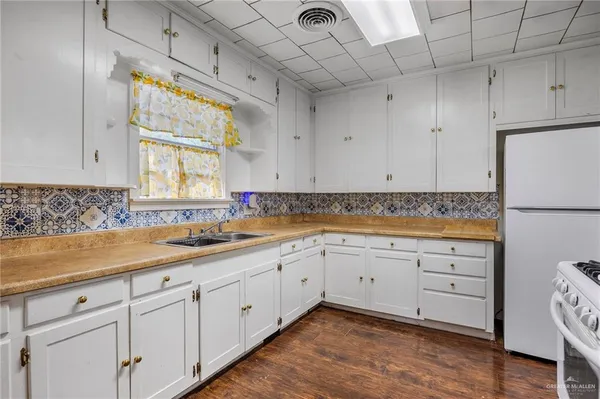 $1,300 | 518 East Kelly Avenue, Pharr, TX 78577