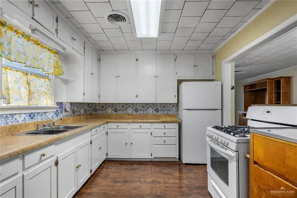 $1,300 | 518 East Kelly Avenue, Pharr, TX 78577