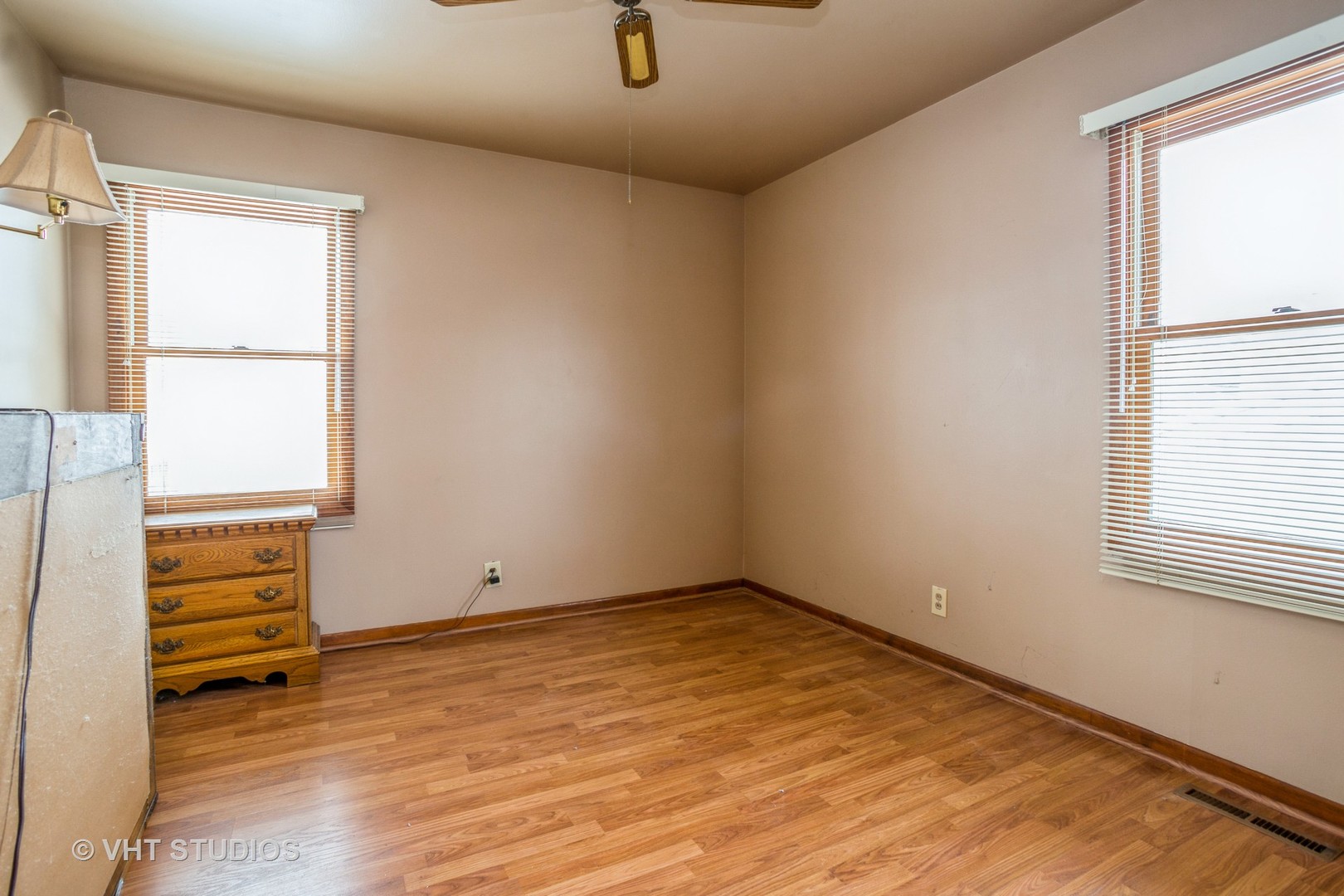 310 South Oltendorf Road Streamwood, IL 60107 - Photo 7 of 13 an empty room with windows