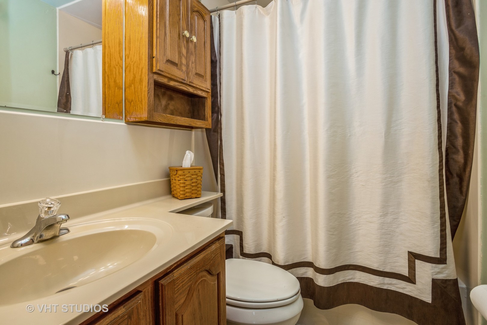 310 South Oltendorf Road Streamwood, IL 60107 - Photo 9 of 13 a bathroom with a sink toilet and shower