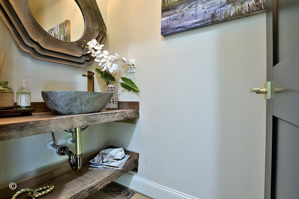 299 Coldiviees Road Hamilton, GA 31811 - Photo 24 of 55 a vase of flowers sitting on a table