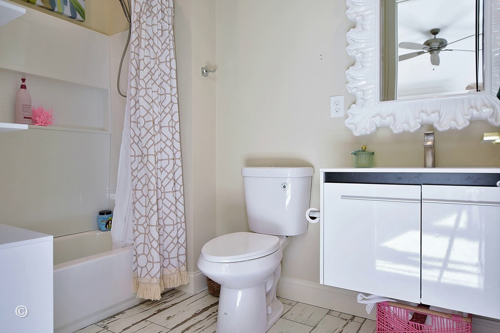299 Coldiviees Road Hamilton, GA 31811 - Photo 34 of 55 a bathroom with a toilet and a shower