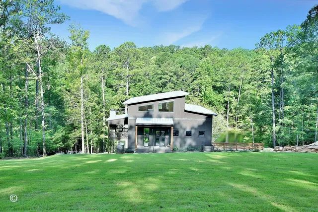 a view of a house with a yard