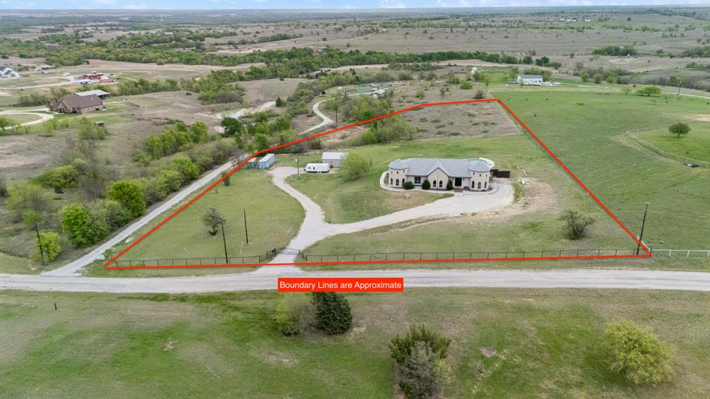 1395 Private Road 4011 Decatur, TX 76234 - Photo 3 of 35