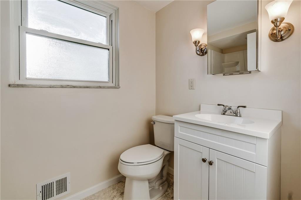 1601 Powers Run Road Pittsburgh, PA 15238 - Photo 12 of 25 Main level full bath