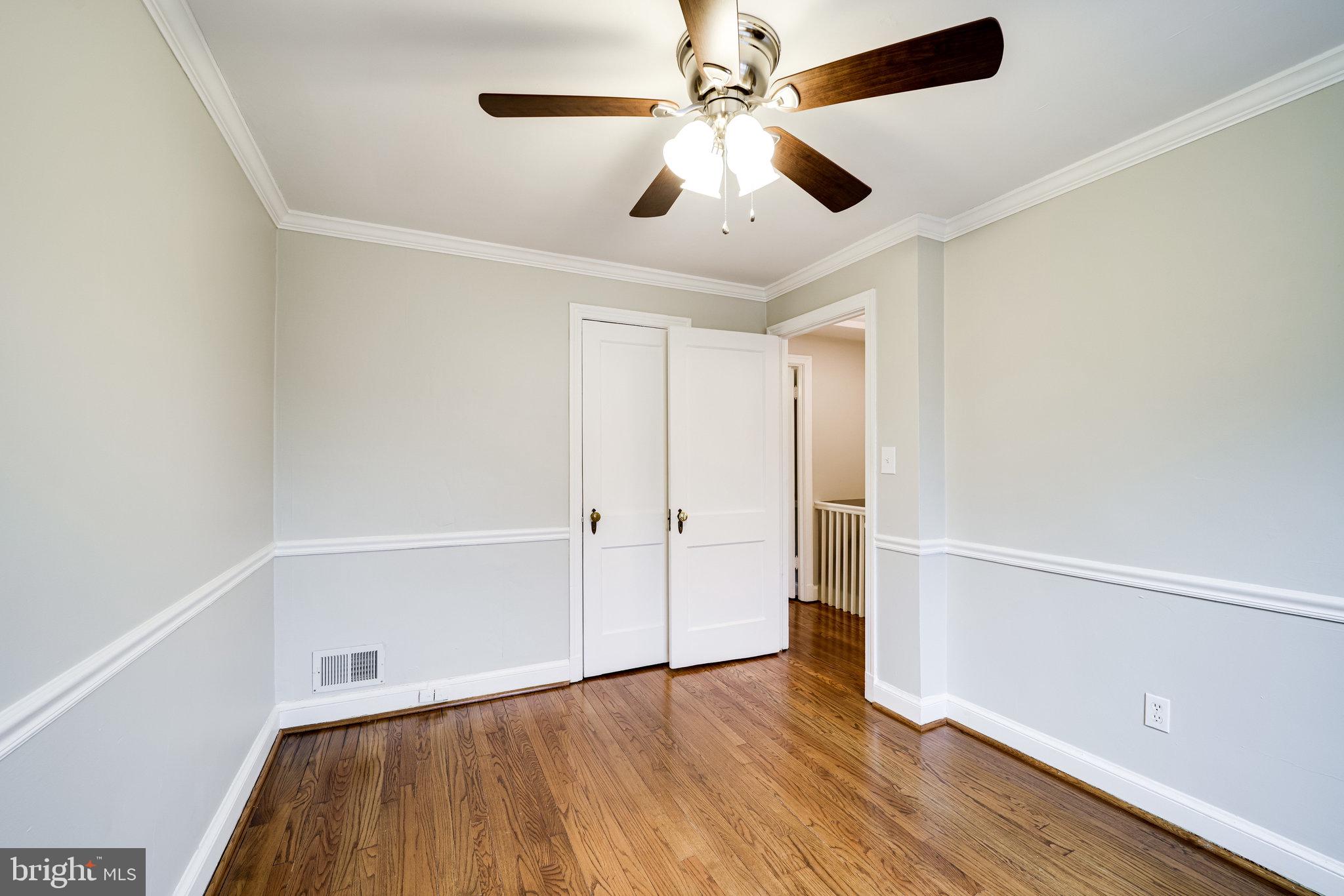 1126 Portner Road Alexandria, VA 22314 - Photo 19 of 26 Elegant chair rail continues