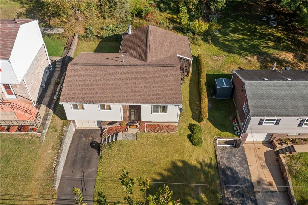 527 Pointview Road Pittsburgh, PA 15227 - Photo 24 of 25 an aerial view of a house with swimming pool and porch
