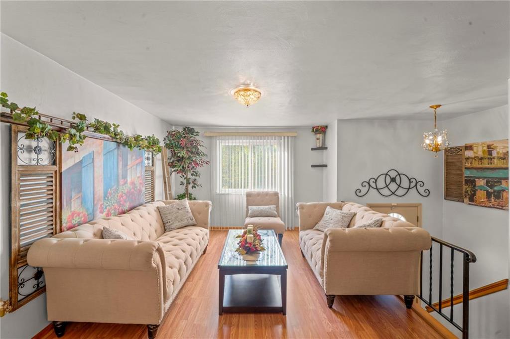 527 Pointview Road Pittsburgh, PA 15227 - Photo 10 of 25 a living room with furniture and a lamp