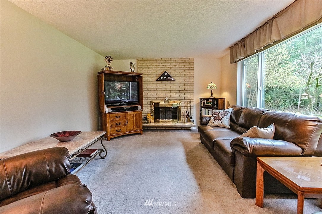 13043 Madrona Road Southwest Port Orchard, WA 98367 - Photo 4 of 25 Gallery Image 4