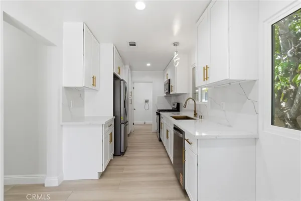 $5,500 | 19649 Friar Street, Tarzana, CA 91335