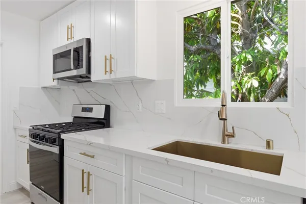 $5,500 | 19649 Friar Street, Tarzana, CA 91335