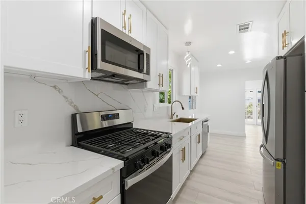 $5,500 | 19649 Friar Street, Tarzana, CA 91335