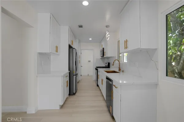 $5,500 | 19649 Friar Street, Tarzana, CA 91335