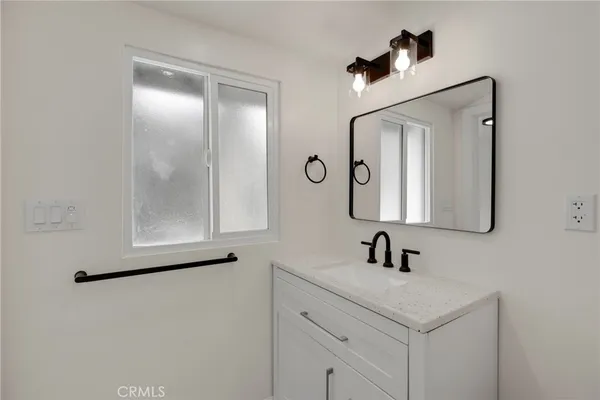 $5,500 | 19649 Friar Street, Tarzana, CA 91335