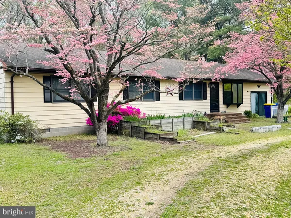 a view of a house with swimming pool