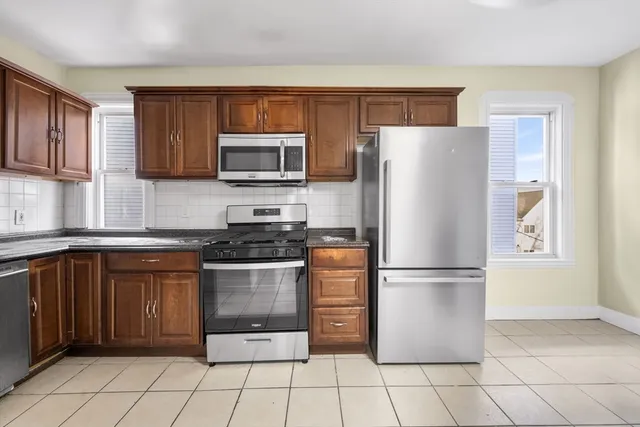 $3,200 | 427 Ferry Street, Unit 2, Everett, MA 02149