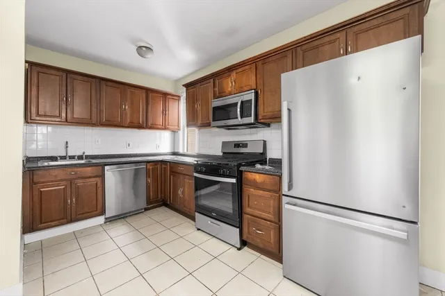 $3,200 | 427 Ferry Street, Unit 2, Everett, MA 02149