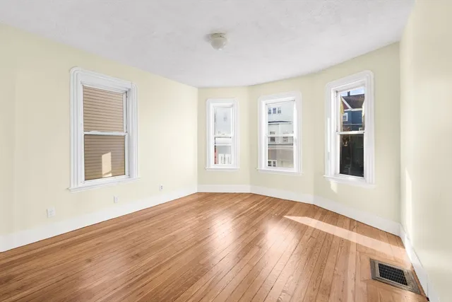 $3,200 | 427 Ferry Street, Unit 2, Everett, MA 02149