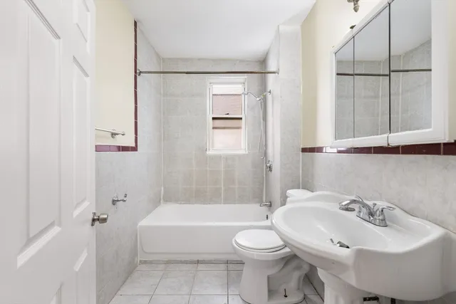 $3,200 | 427 Ferry Street, Unit 2, Everett, MA 02149