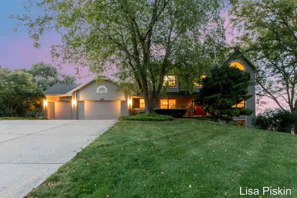 $740,000 | 2197 Knollpoint Drive Northeast, Ada, MI 49301