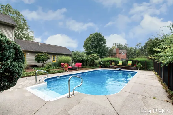 $740,000 | 2197 Knollpoint Drive Northeast, Ada, MI 49301