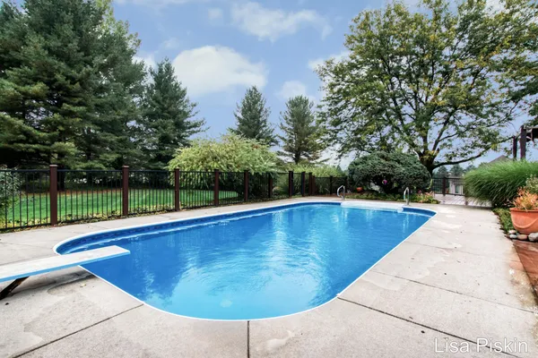 $740,000 | 2197 Knollpoint Drive Northeast, Ada, MI 49301