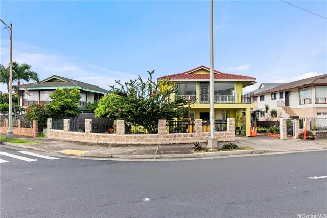 a house view with a outdoor space